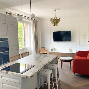 Le Petit Versailles - Centre Apartment